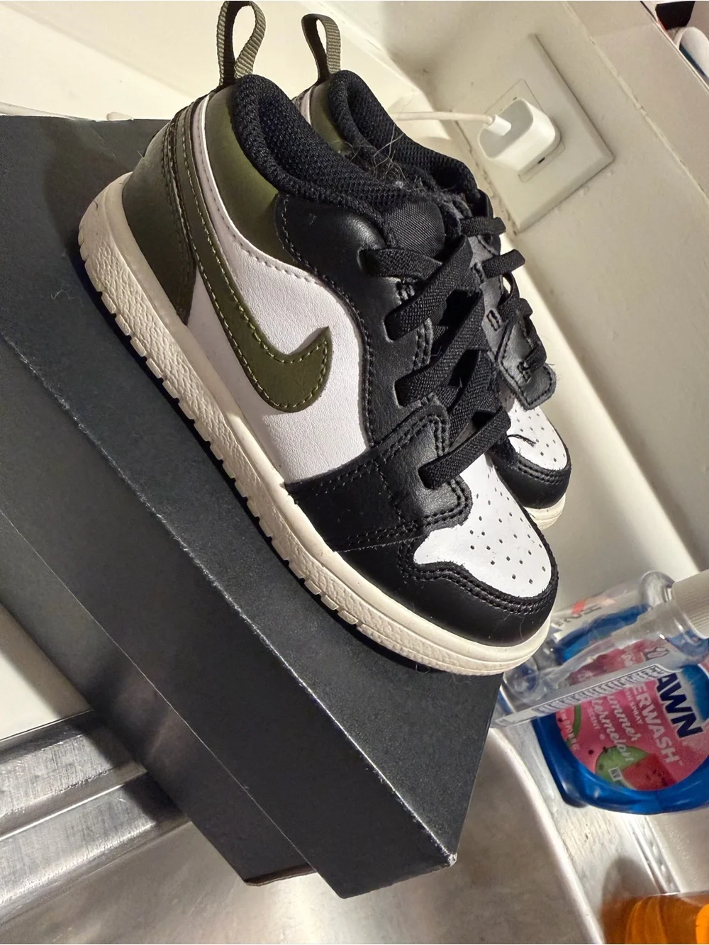 Nike Kids Black White Olive Low-Top Sneakers